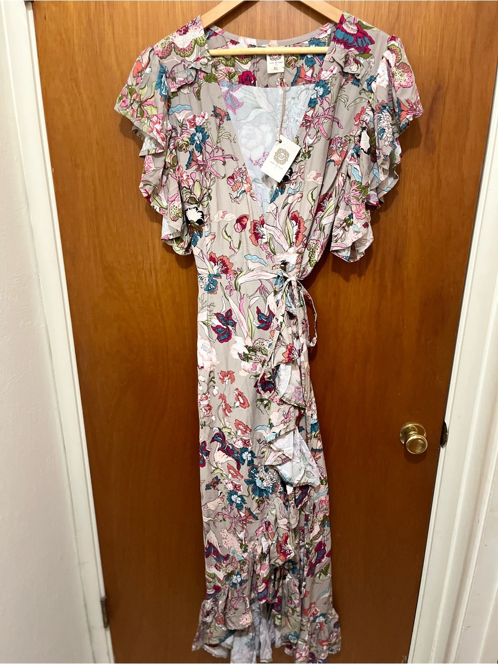 NWT 💃 “ELF” Carmen Bali Floral Wrap Maxi Dress in Light Beige Size XL